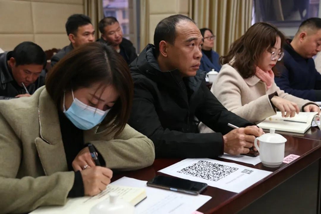 纳溪法院举行新任陪审员宣誓及颁证仪式(图15) 纳溪法院举行新任陪审员宣誓及颁证仪式(图15)