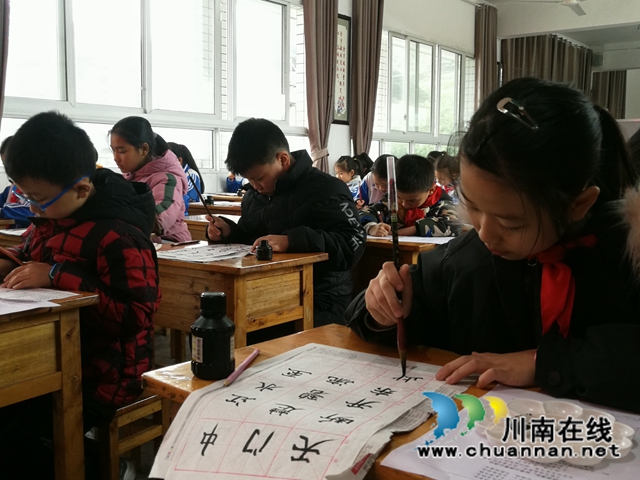 叙永东大街小学举办“升庵杯”书法比赛(图3) 叙永东大街小学举办“升庵杯”书法比赛(图3)