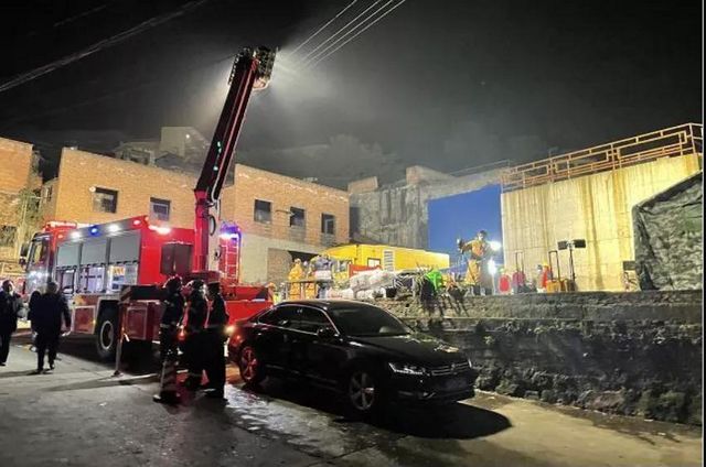 痛!重庆永川煤矿事故已致18人遇难,救出1名幸存者(图2) 痛!重庆永川煤矿事故已致18人遇难,救出1名幸存者(图2)