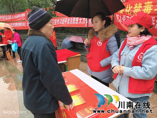 江阳区北城街道濂溪路社区开展宪法日普法宣传(图1)