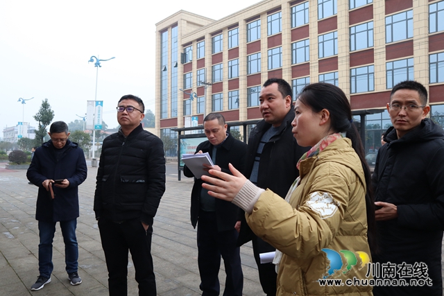 章磊到泸县云龙镇督导大水河村村务公开升级改造工作(图3)