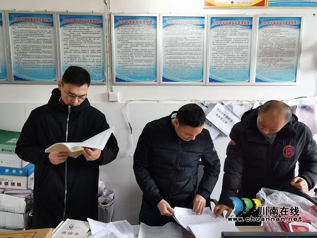 泸县纪委督察组到立石中学检查防控疫情工作(图1) 泸县纪委督察组到立石中学检查防控疫情工作(图1)