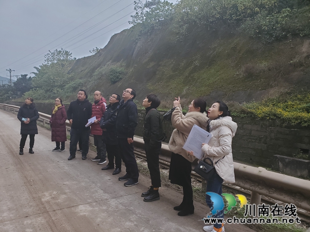 市检查组督查泸县普速铁路沿线安全环境专项整治工作(图2) 市检查组督查泸县普速铁路沿线安全环境专项整治工作(图2)
