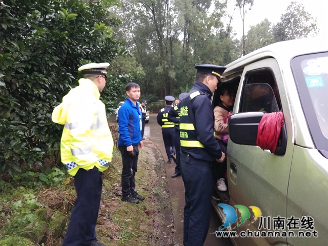 泸县百和镇重点突破筑牢交通安全防线(图1) 泸县百和镇重点突破筑牢交通安全防线(图1)