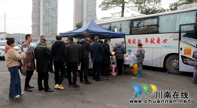 好暖！龙马潭区政府机关干部为爱加“油”(图1)