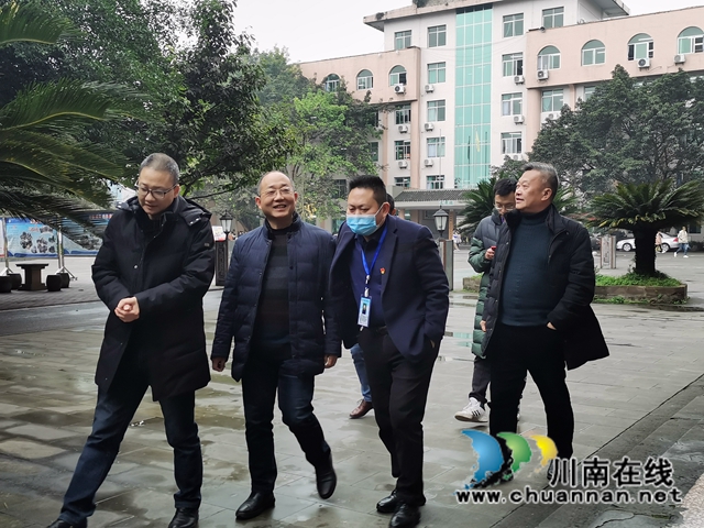 合江中学接受合江县办学章程执行情况检查(图1) 合江中学接受合江县办学章程执行情况检查(图1)