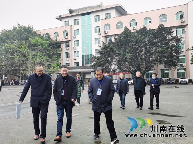 合江中学接受合江县办学章程执行情况检查(图2) 合江中学接受合江县办学章程执行情况检查(图2)