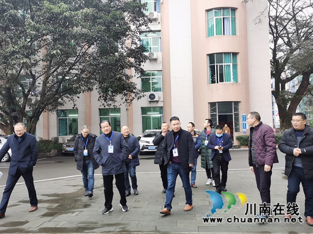 合江中学接受合江县办学章程执行情况检查(图3) 合江中学接受合江县办学章程执行情况检查(图3)