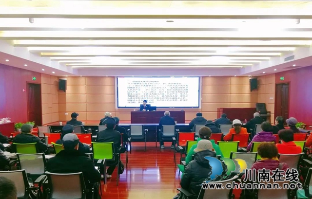 30余名离退休老干部齐聚江阳区公共图书馆，只为听她宣讲《民法典》(图3)