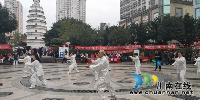 江阳区北城街道开展“践行垃圾分类 共谋绿色生活”宣传活动(图3) 江阳区北城街道开展“践行垃圾分类 共谋绿色生活”宣传活动(图3)
