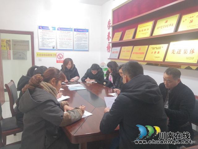 龙马潭区小市街道：纪律挺在前  牢记“十个严禁”(图2)