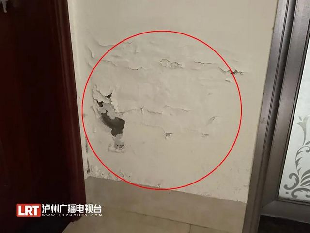 零容忍，泸州沱三桥西班牙郡小区"楼上楼"被拆(图4)