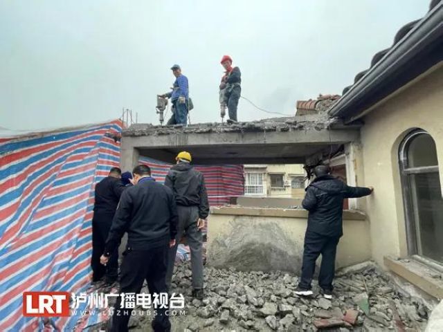 零容忍，泸州沱三桥西班牙郡小区"楼上楼"被拆(图6)