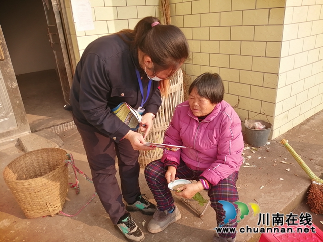 内江经开区靖民镇青冈社区开展冬春季节新冠感染性肺炎预防知识宣传活动(图2) 内江经开区靖民镇青冈社区开展冬春季节新冠感染性肺炎预防知识宣传活动(图2)