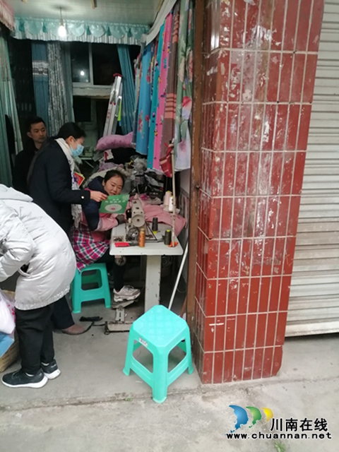 内江经开区靖民镇青冈社区开展冬春季节新冠感染性肺炎预防知识宣传活动(图1) 内江经开区靖民镇青冈社区开展冬春季节新冠感染性肺炎预防知识宣传活动(图1)