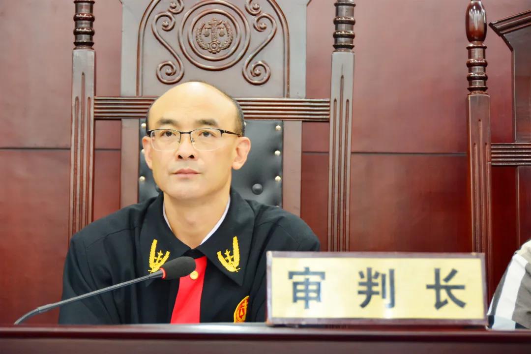 前叙永县运管所所长充当“保护伞”获刑10年半!(图3) 前叙永县运管所所长充当“保护伞”获刑10年半!(图3)