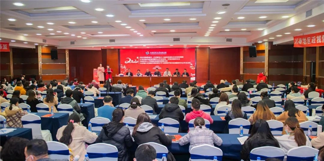 托底致盲疾病，省内首家落地的“光明中心”在西南医大附院正式揭牌！(图1)