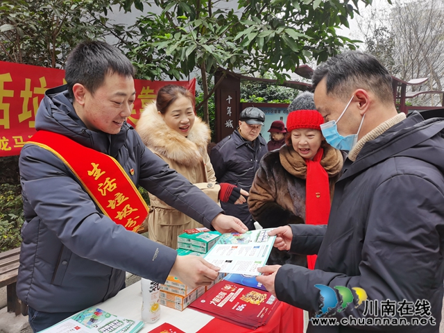 龙马潭区红星街道春晖社区在锦华十年城小区开展生活垃圾分类宣传活动(图2) 龙马潭区红星街道春晖社区在锦华十年城小区开展生活垃圾分类宣传活动(图2)