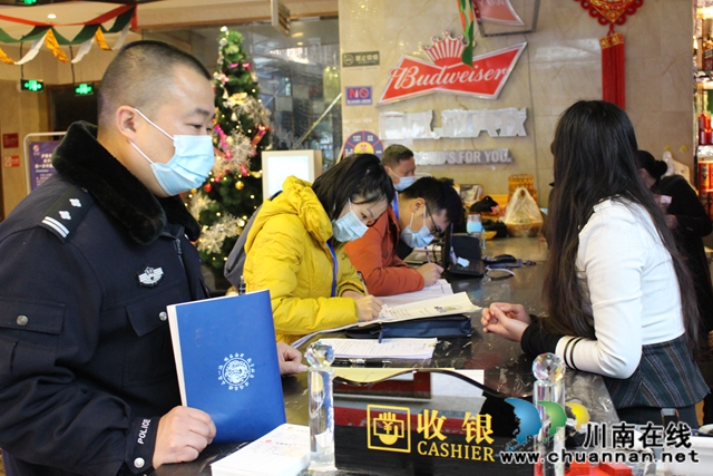 泸县玉蟾街道开展年终联合执法突击检查(图1)