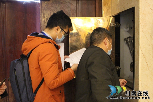 泸县玉蟾街道开展年终联合执法突击检查(图3)