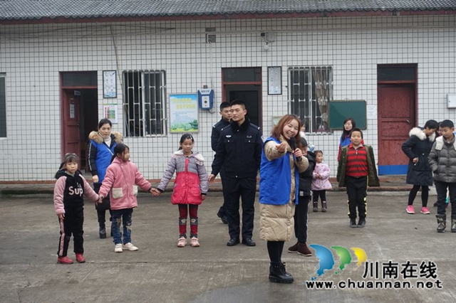 用我零花钱，给你送温暖！泸州市少年警校开展暖冬行(图5)