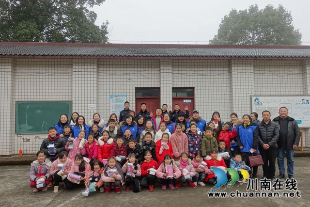 用我零花钱，给你送温暖！泸州市少年警校开展暖冬行(图4)