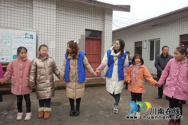 用我零花钱，给你送温暖！泸州市少年警校开展暖冬行(图9)