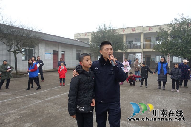 用我零花钱，给你送温暖！泸州市少年警校开展暖冬行(图7)