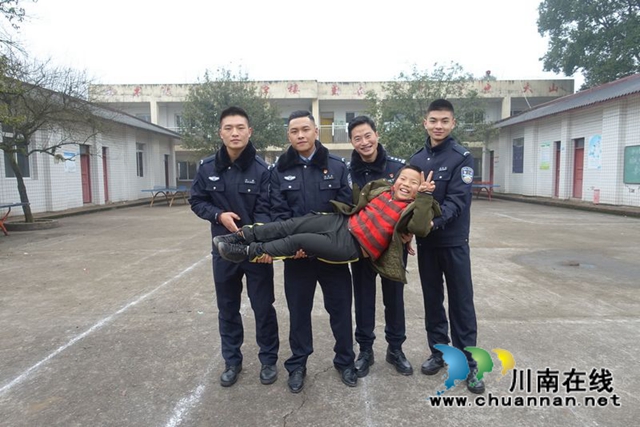 用我零花钱，给你送温暖！泸州市少年警校开展暖冬行(图13)