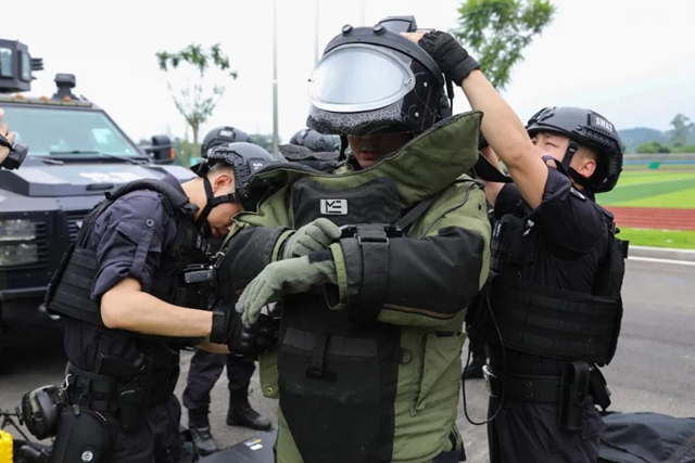 龙马潭一工地挖出炸弹1000余枚！泸州人也拥有“拆弹专家”(图16)