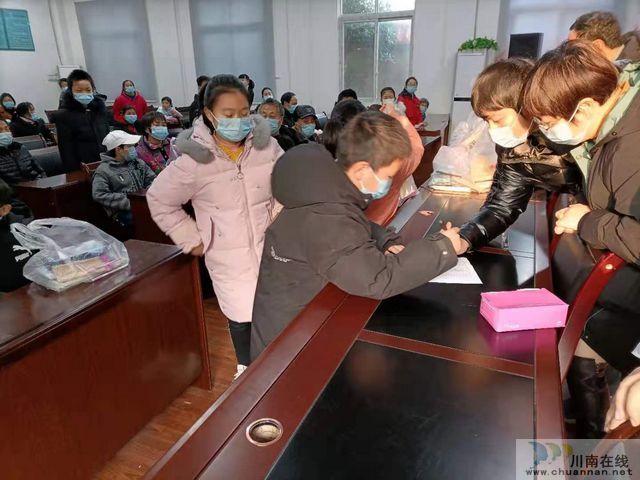 内江经开区靖民镇石马村:大手牵小手,你我共成长(图2) 内江经开区靖民镇石马村:大手牵小手,你我共成长(图2)