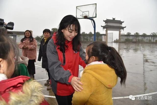 冬雨飘飞,这群人为何行走在大山深处?(图4) 冬雨飘飞,这群人为何行走在大山深处?(图4)