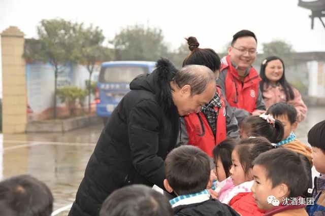 冬雨飘飞,这群人为何行走在大山深处?(图5) 冬雨飘飞,这群人为何行走在大山深处?(图5)