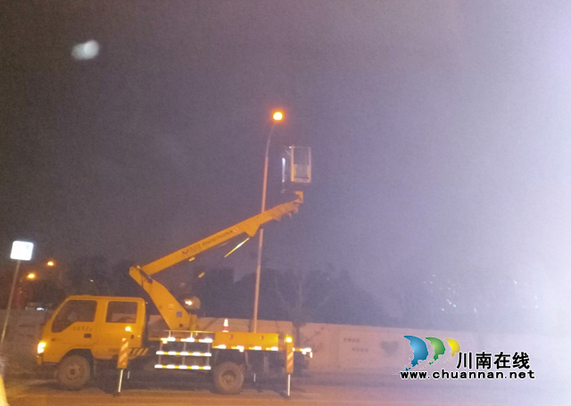 内江经开区交通镇:路灯亮,居民笑!(图1) 内江经开区交通镇:路灯亮,居民笑!(图1)