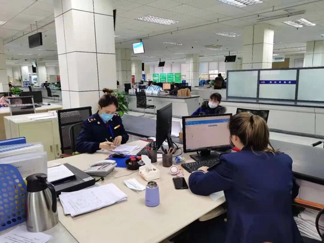 泸州开出首张“跨省通办”营业执照！邮寄重庆荣昌(图2)