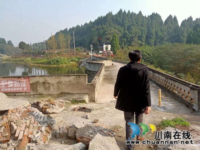 内江经开区靖民镇凉风社区开展护河、巡河行动(图1)