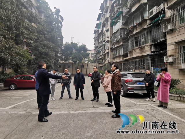 龙马潭区综合行政执法局一行调研小市街道生活垃圾分类工作(图1)