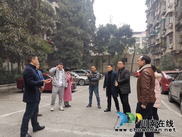 龙马潭区综合行政执法局一行调研小市街道生活垃圾分类工作(图2)