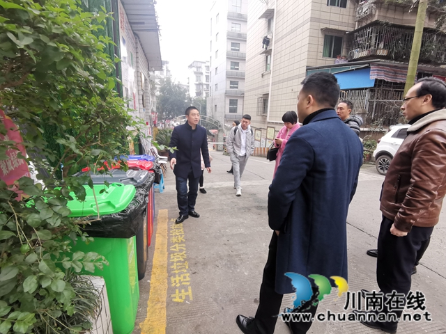 龙马潭区综合行政执法局一行调研小市街道生活垃圾分类工作(图4)