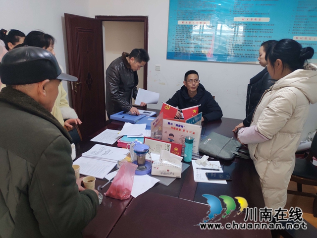 泸县云龙镇：换届选举，宣传先行(图1)