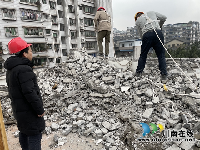 江阳区北城街道开展大河街拆迁工地安全巡查(图1)