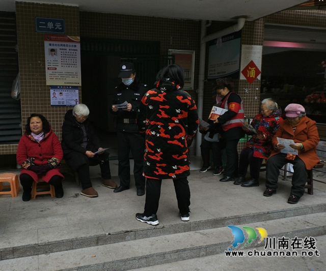 内江经开区交通镇:变身移动消防宣传站,筑牢平安“防火墙”(图1) 内江经开区交通镇:变身移动消防宣传站,筑牢平安“防火墙”(图1)