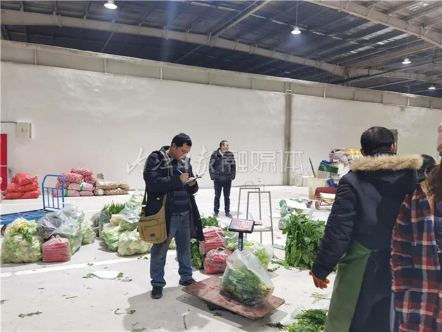 第一天就卖了300吨蔬菜！内江这个“巨型菜篮子”开门了(图3)