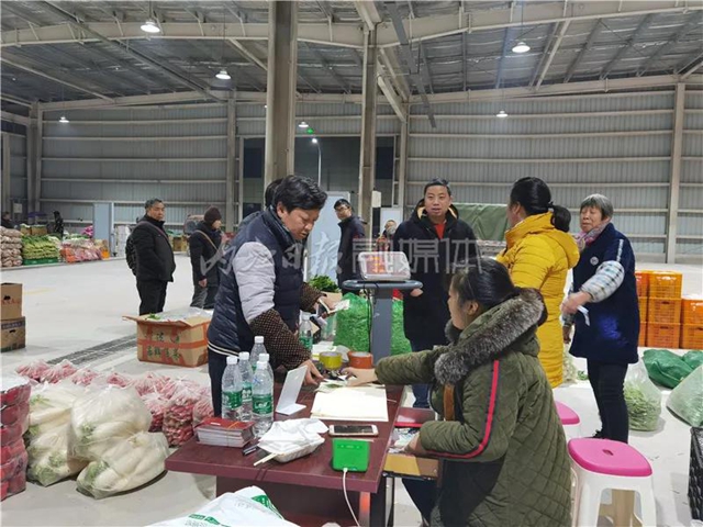第一天就卖了300吨蔬菜！内江这个“巨型菜篮子”开门了(图4)