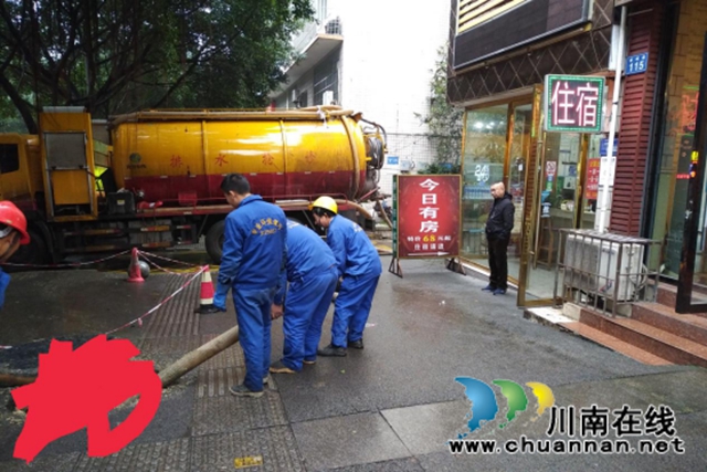 龙马潭区红星街道天立社区：清污排堵，真情为民(图2)