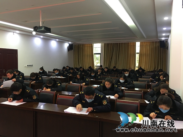 泸县综合行政执法局举行执法业务考试(图2)