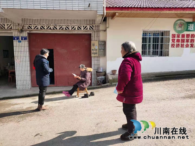 助力出行,温暖老人!内江经开区青冈社区开展老年公交卡办理宣传(图1) 助力出行,温暖老人!内江经开区青冈社区开展老年公交卡办理宣传(图1)