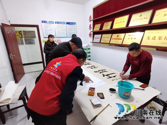 龙马潭区小市街道：美好生活展现在迎新春、写对联、送祝福(图2)