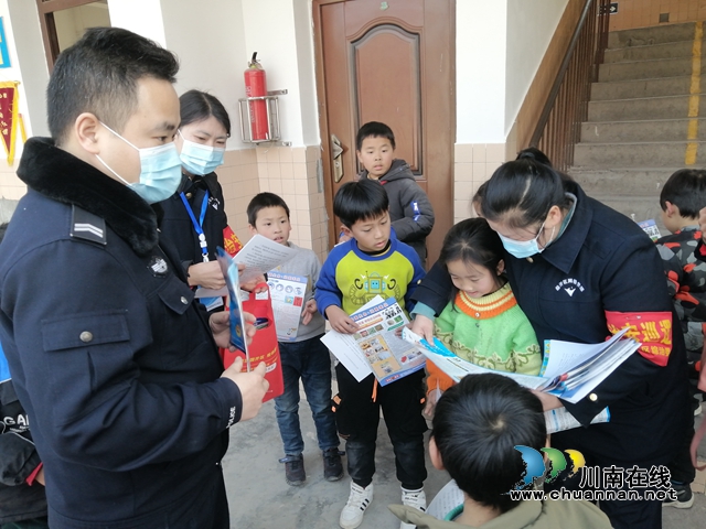 内江经开区靖民镇：警校共建“防诈”进校(图1)