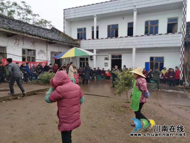 泸县云龙镇：扫黑除恶常态化，加强宣传保平安(图1)